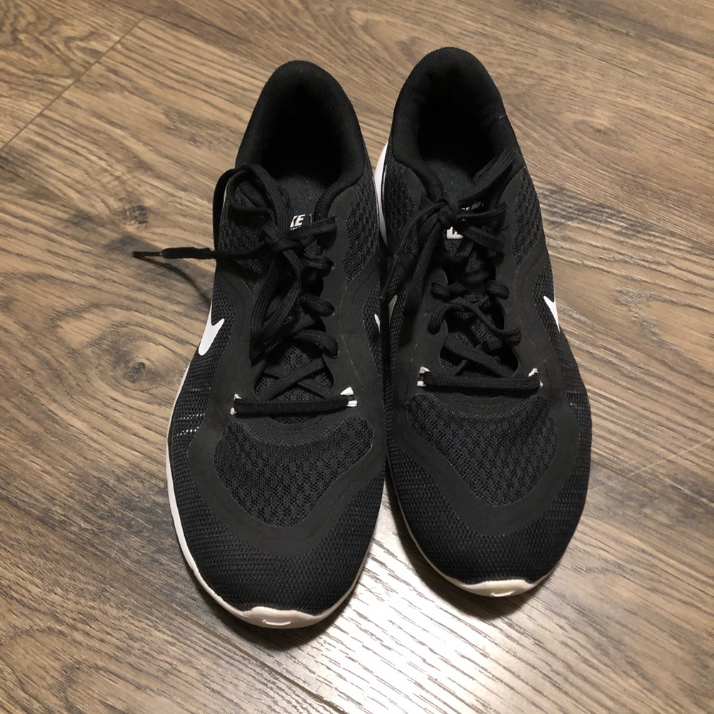 Athletic shoes